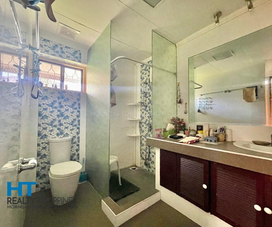 Primary Bathroom - For Sale 5-Bedroom House and Lot in Insular West, Lanang, Davao City