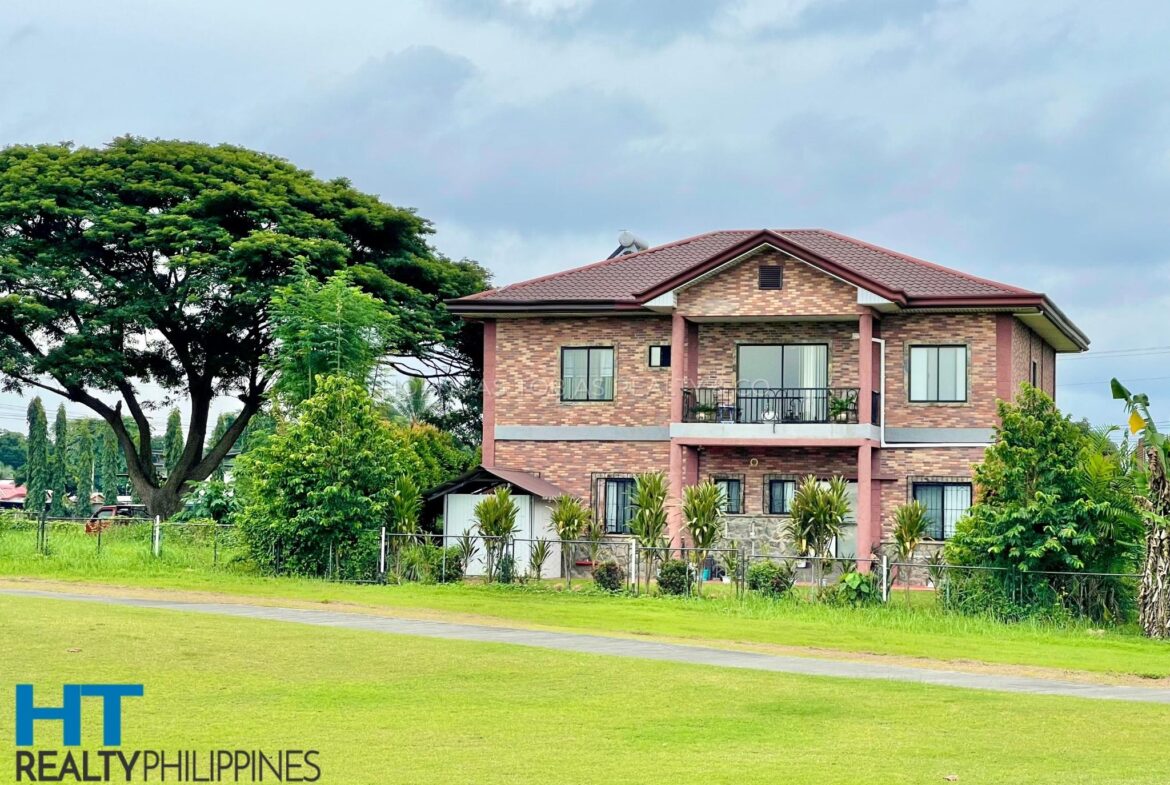 Western Style 6 Bedroom House Big Lot for Sale in South Pacific Golf and Leisure Estates