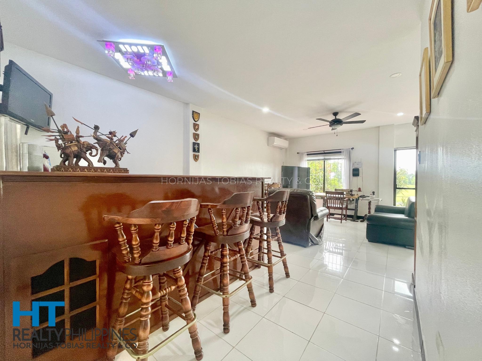 Western Style 6 Bedroom House Big Lot for Sale in South Pacific Golf and Leisure Estates - home bar