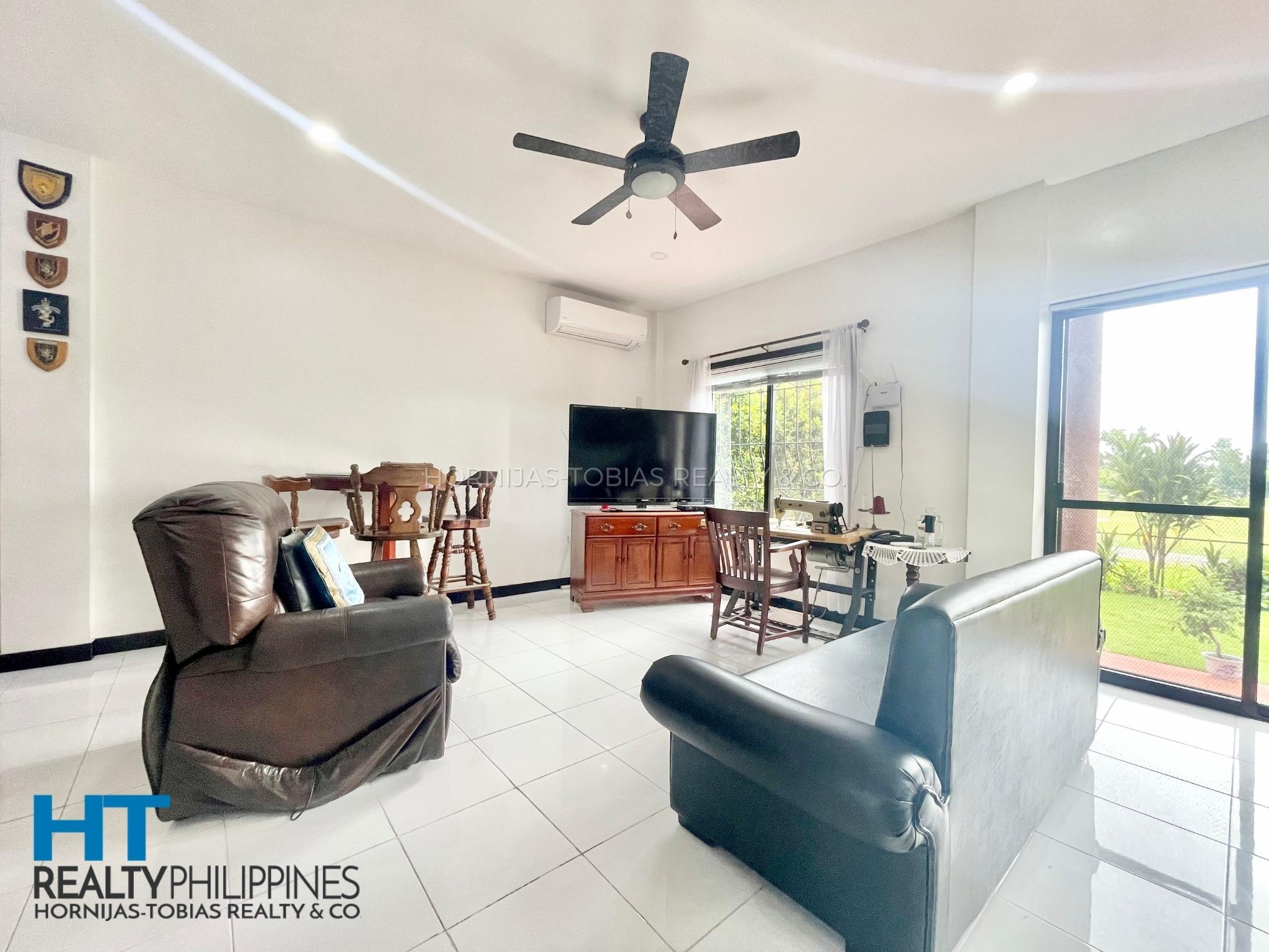 Western Style 6 Bedroom House Big Lot for Sale in South Pacific Golf and Leisure Estates - great room living