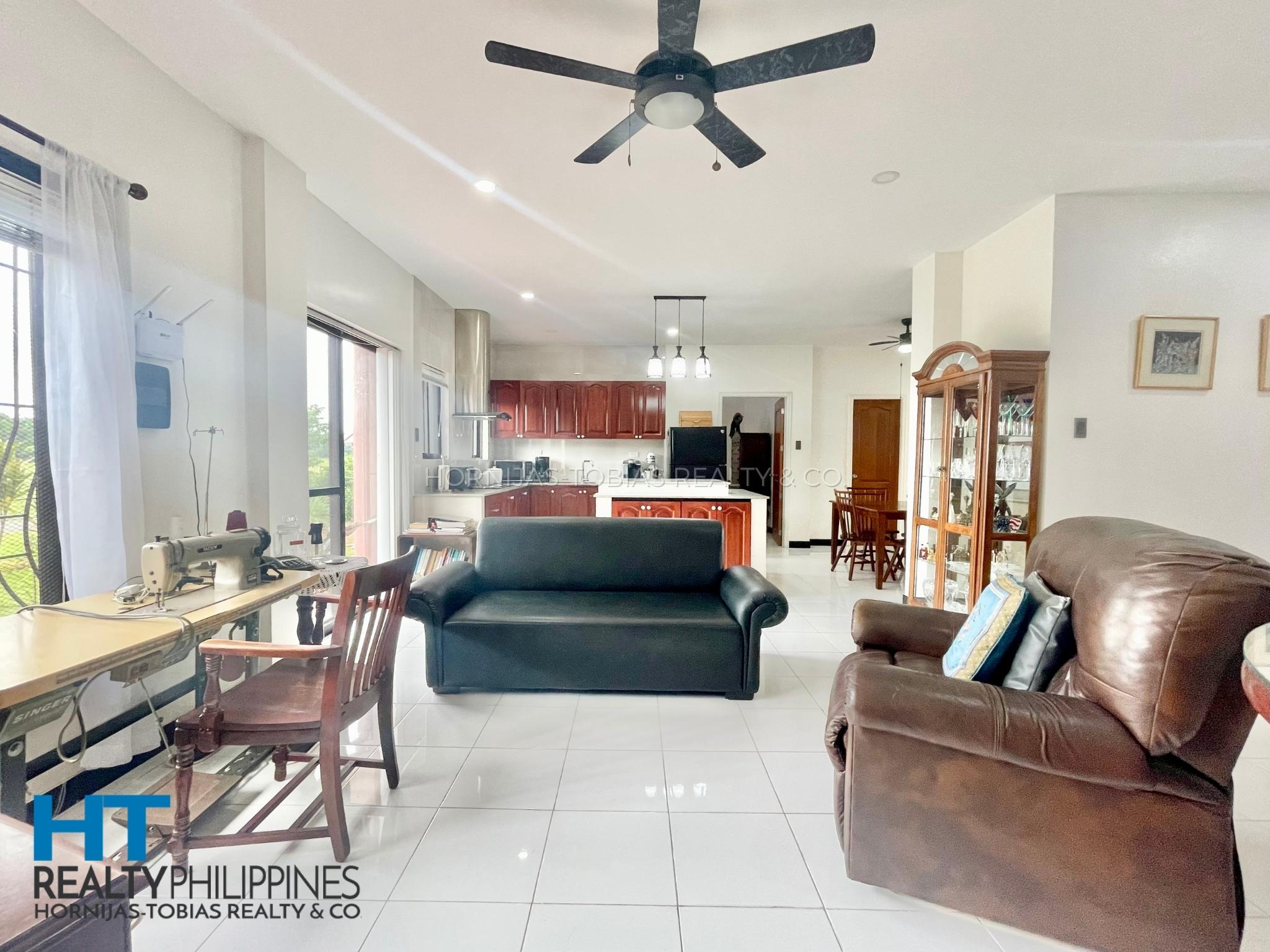 Western Style 6 Bedroom House Big Lot for Sale in South Pacific Golf and Leisure Estates - great room living kitchen