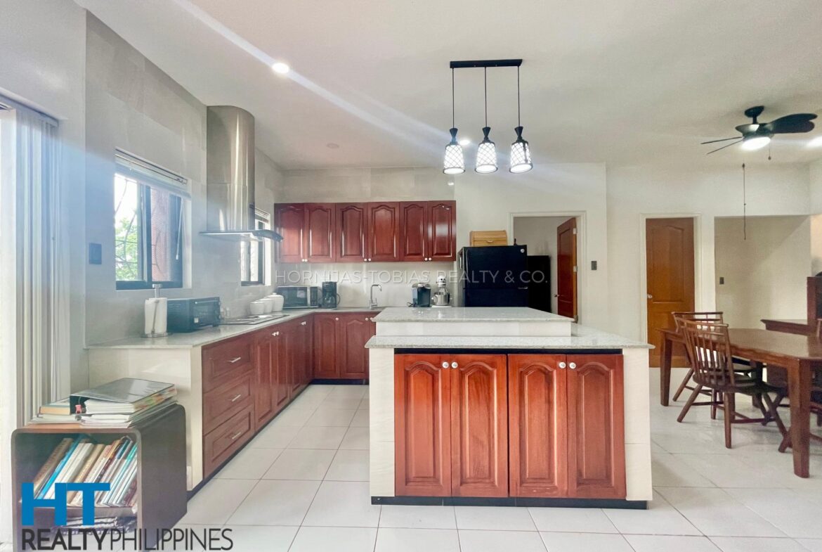 Western Style 6 Bedroom House Big Lot for Sale in South Pacific Golf and Leisure Estates - great room kitchen