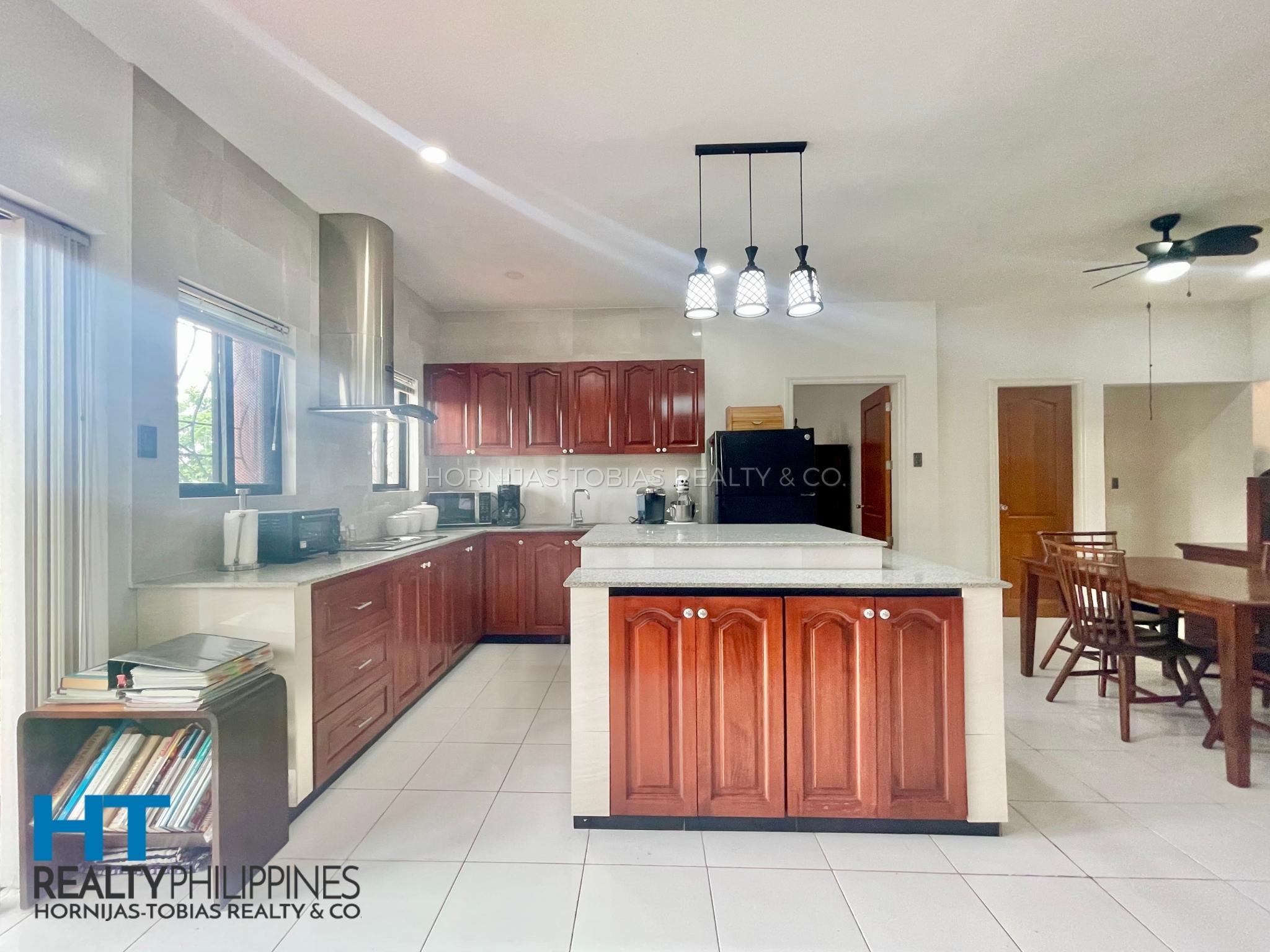 Western Style 6 Bedroom House Big Lot for Sale in South Pacific Golf and Leisure Estates - great room kitchen