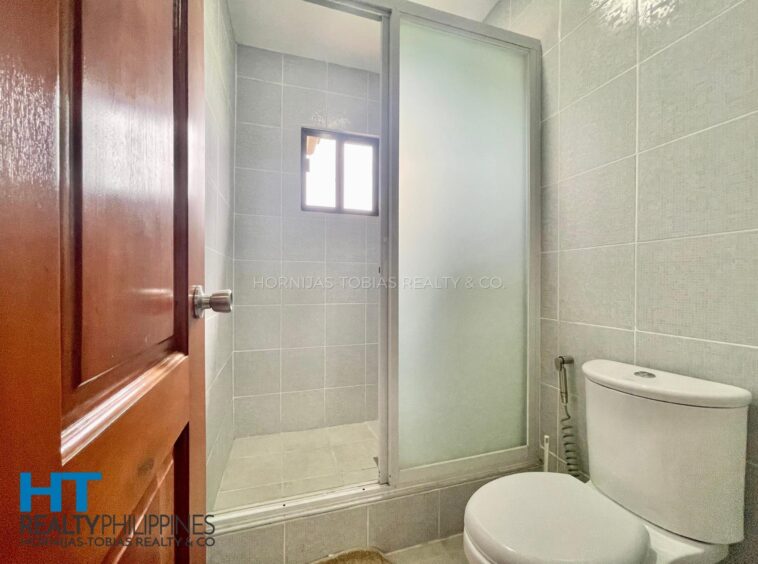 Western Style 6 Bedroom House Big Lot for Sale in South Pacific Golf and Leisure Estates -