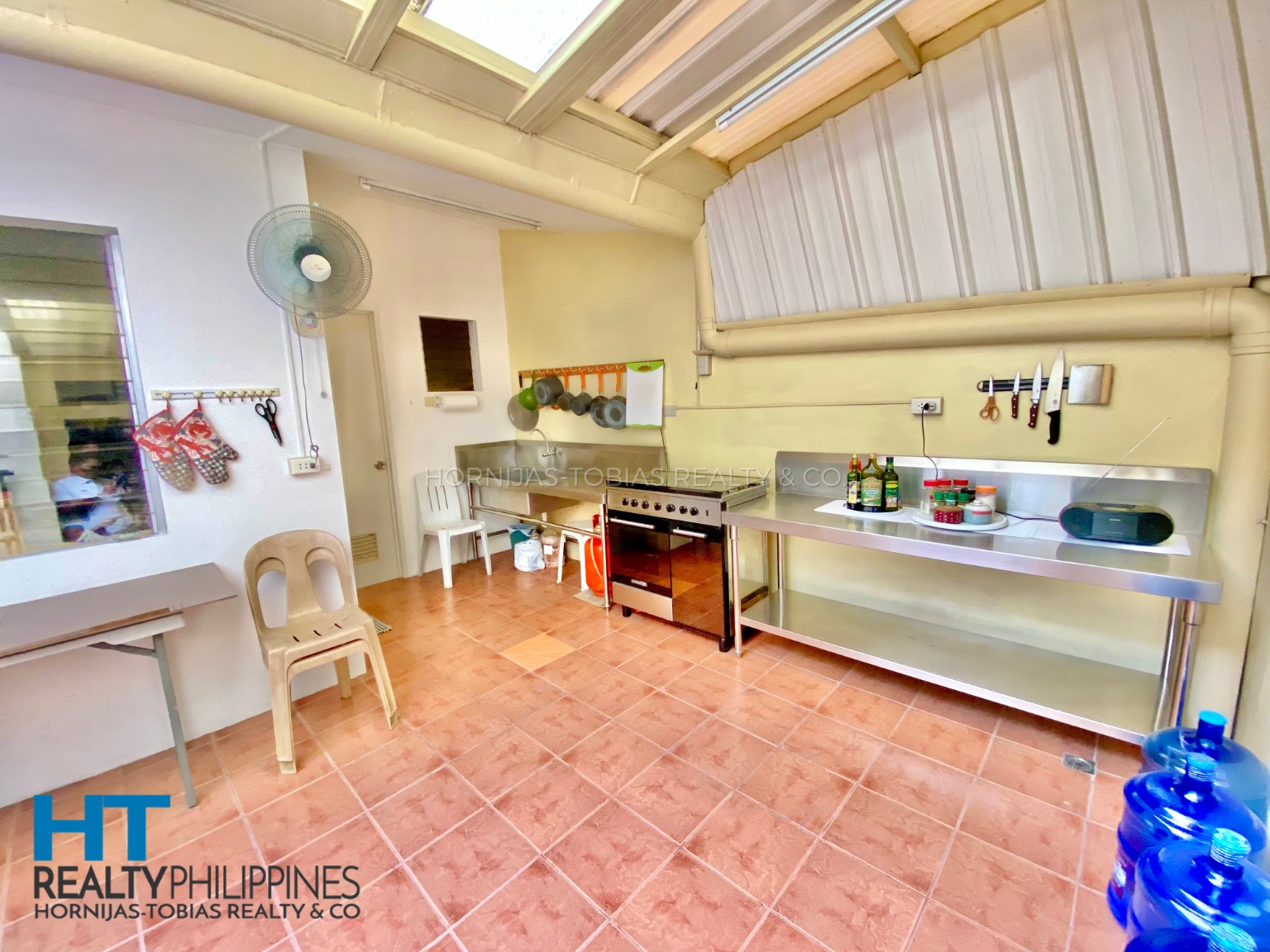 Wet Kitchen - For sale 4-Bedroom Townhouse Guadalupe Village Lanang, Davao City