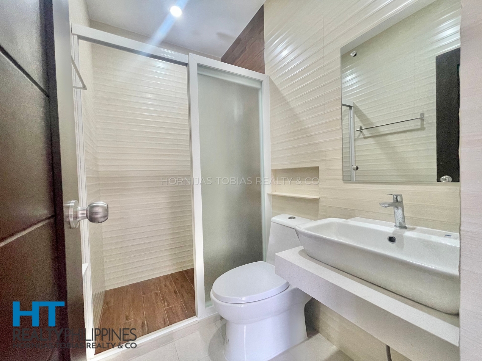 Bathroom Primary Master Bedroom - Brand New Move-In Ready 3-Level Townhouse in Damosa Business District, Lanang