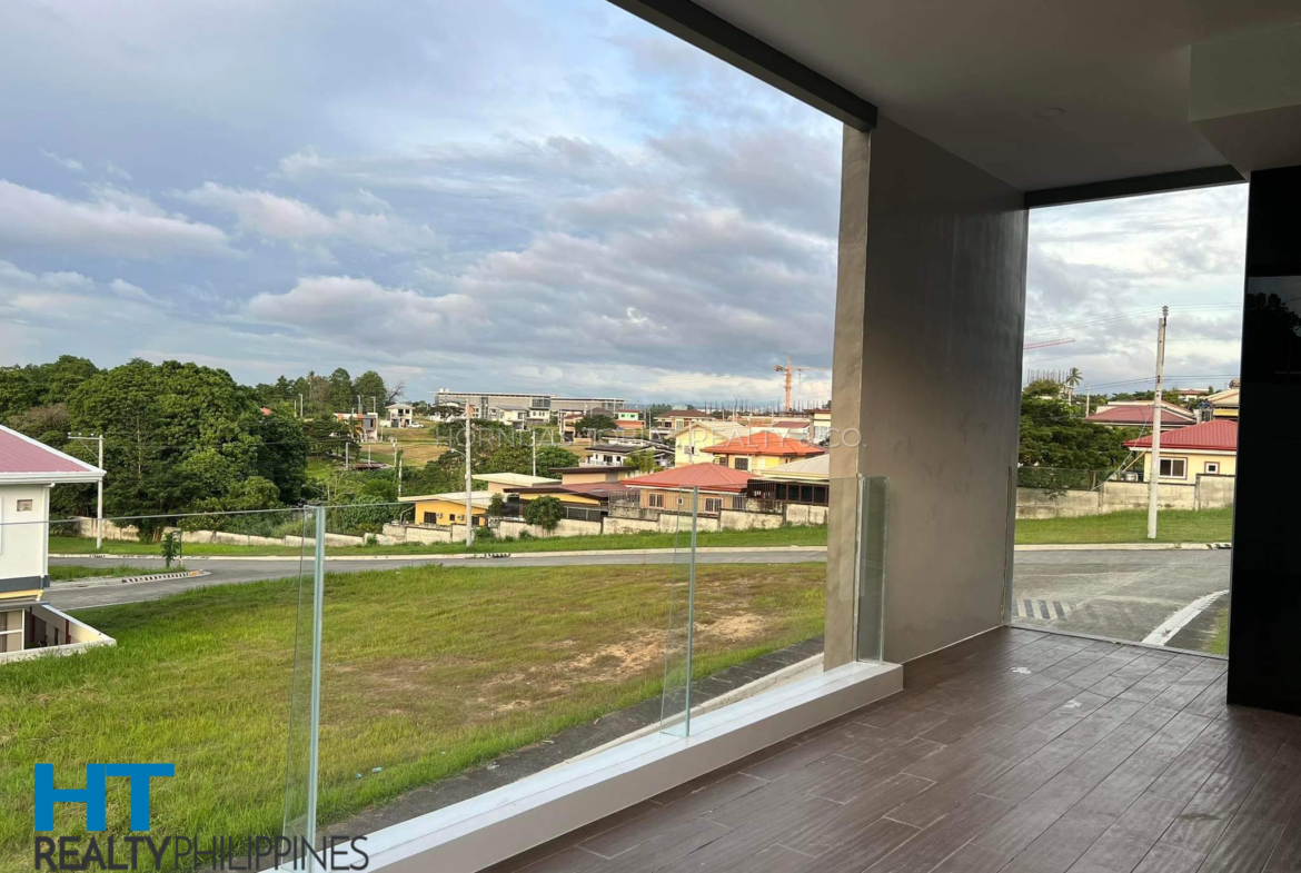 Balcony - Modern and Minimalist House for Sale in Ponte Verde, Buhangin, Davao City, Davao del Sur