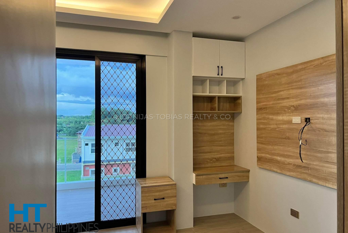 Vanity - Modern and Minimalist House for Sale in Ponte Verde, Buhangin, Davao City, Davao del Sur