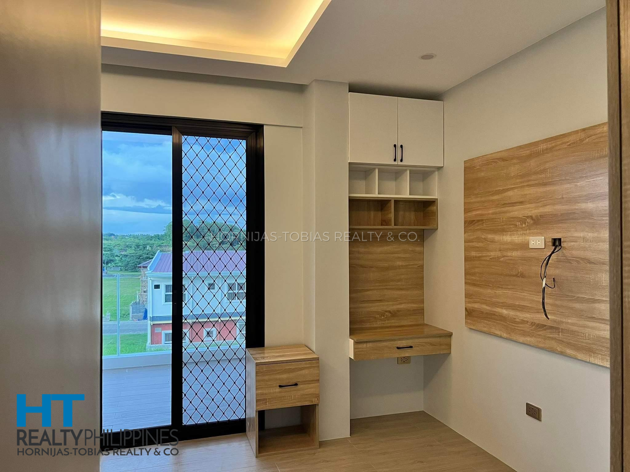 Vanity - Modern and Minimalist House for Sale in Ponte Verde, Buhangin, Davao City, Davao del Sur