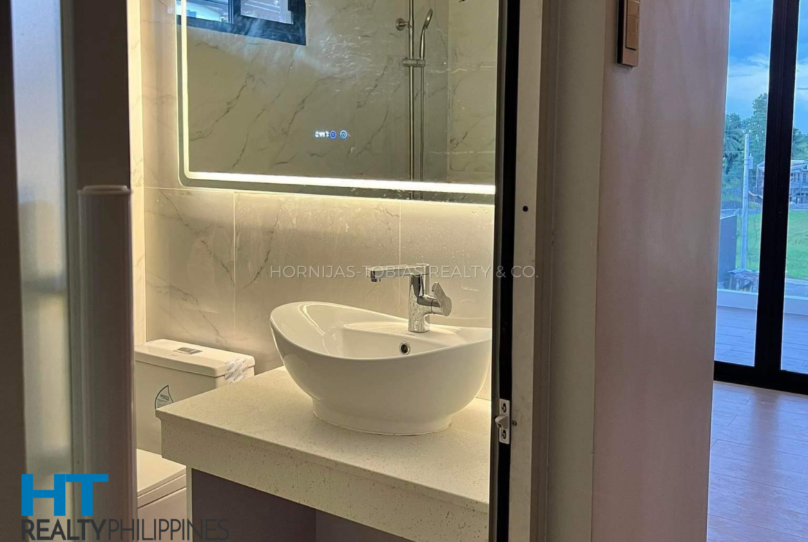 Bathroom - Modern and Minimalist House for Sale in Ponte Verde, Buhangin, Davao City, Davao del Sur