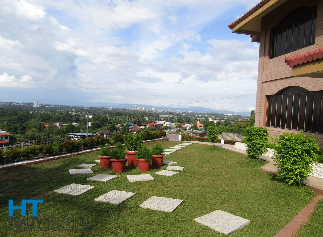 Lawn - 3BR Big Bedrooms House Las Terrazas, Ma-a , Davao City