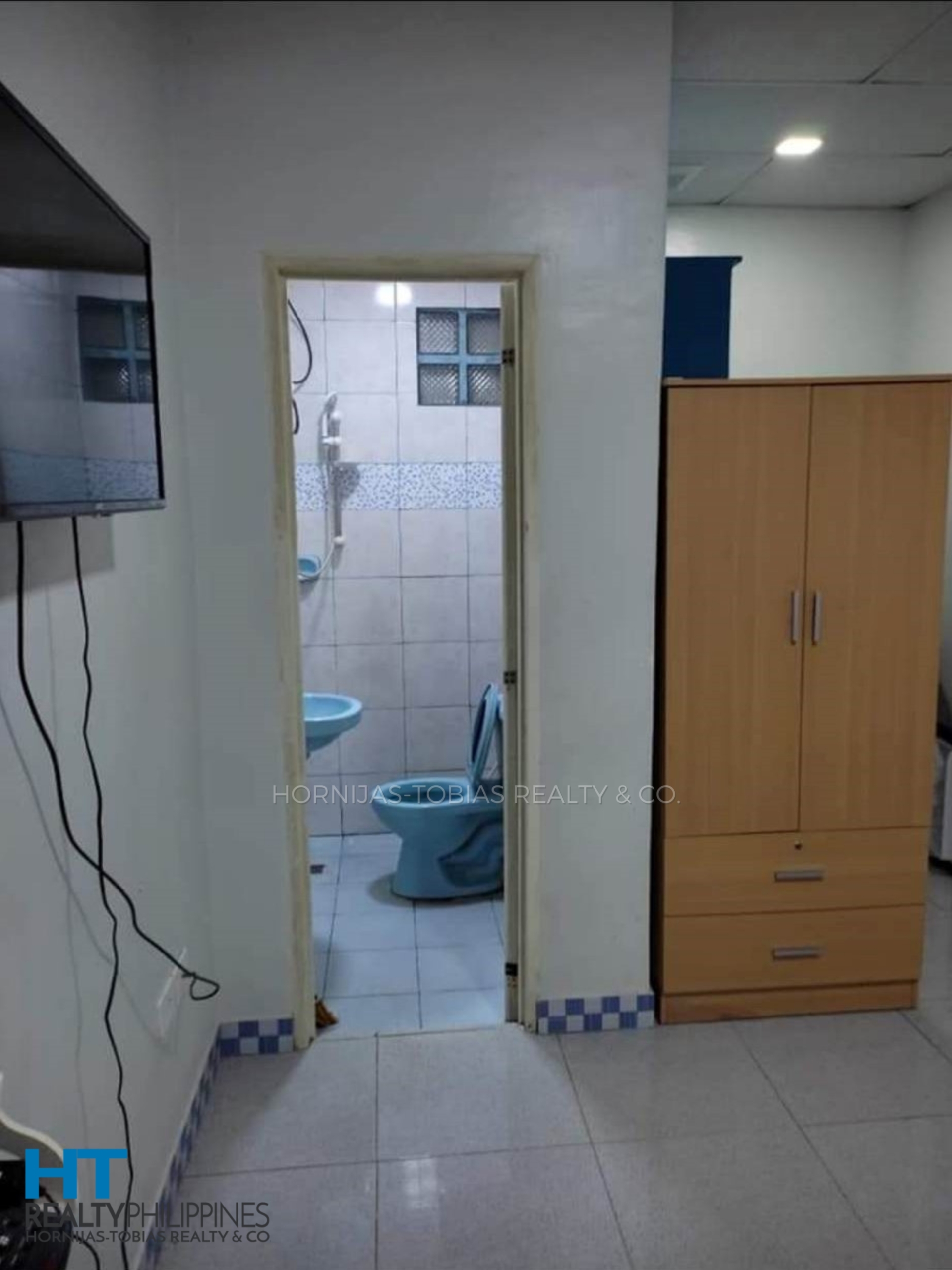 bathroom and cabinets - 12-door 4-floor income-generating apartment building for sale in Buhangin, Davao City