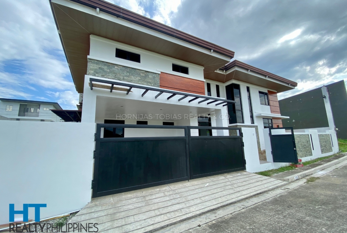 side - Newly renovated house with 4 bedrooms and 3.5 bathrooms for sale in Valle Verde Residential Estate, Panacan, Davao City