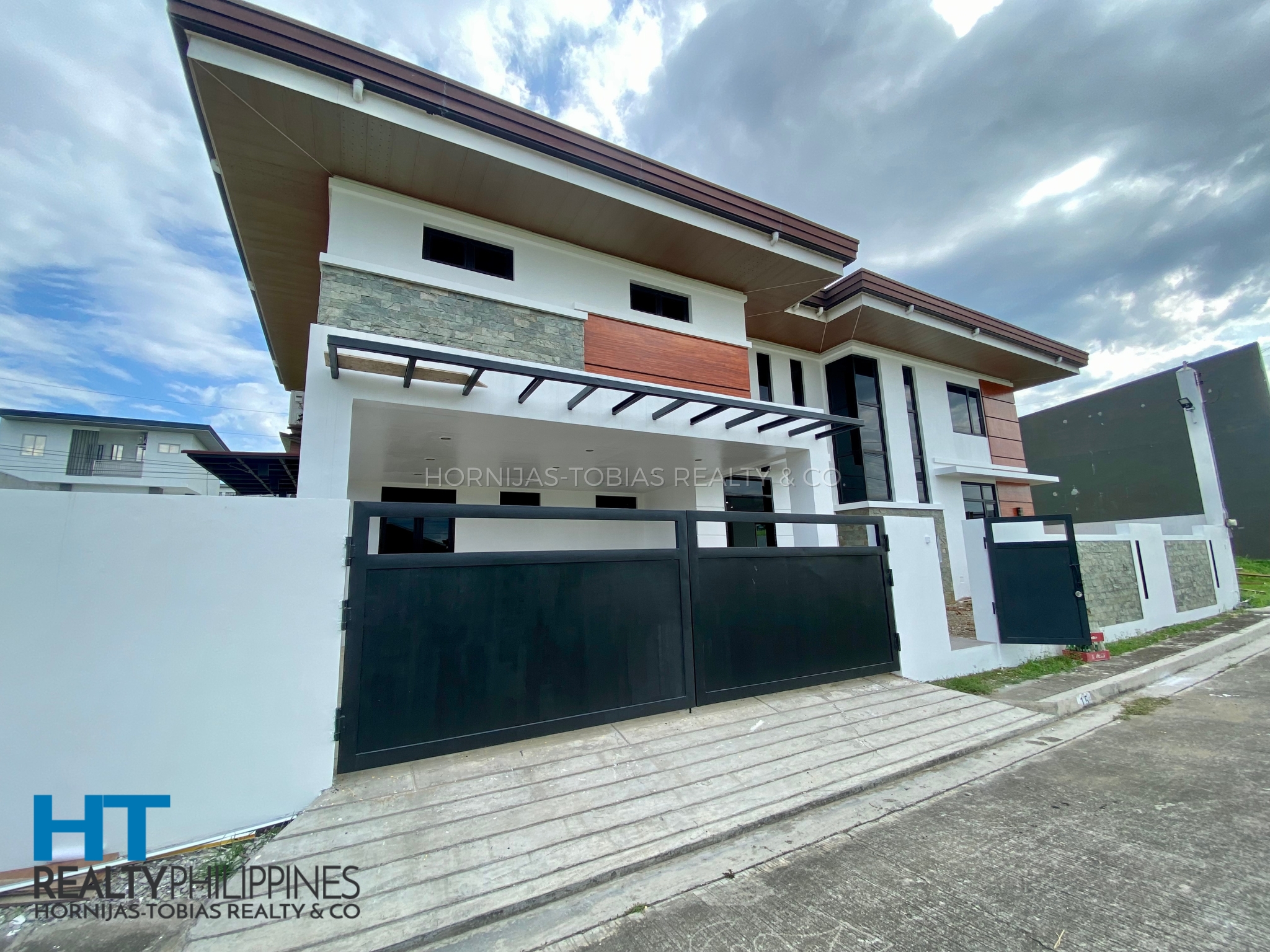 side - Newly renovated house with 4 bedrooms and 3.5 bathrooms for sale in Valle Verde Residential Estate, Panacan, Davao City