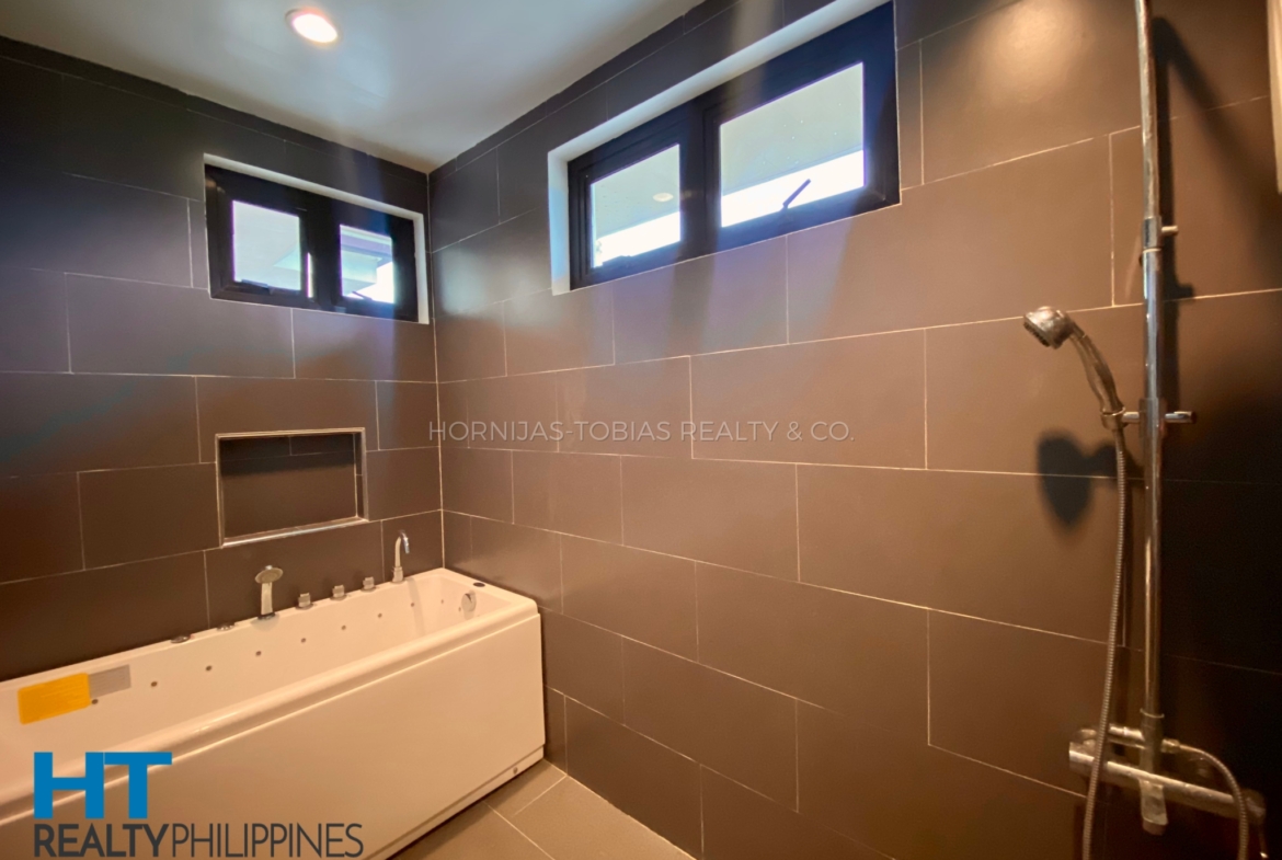 bath tub - Newly renovated house with 4 bedrooms and 3.5 bathrooms for sale in Valle Verde Residential Estate, Panacan, Davao City