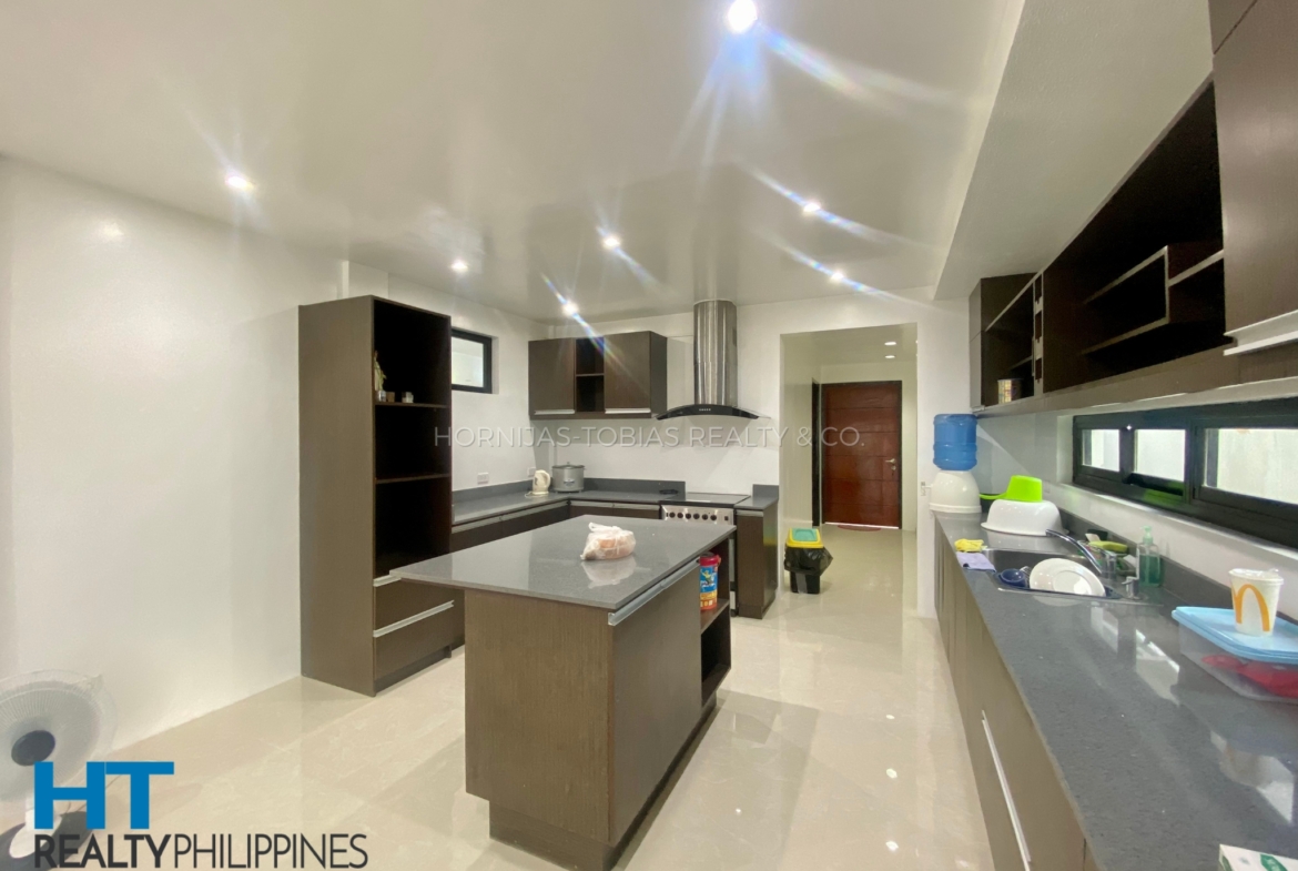 kitchen - Newly renovated house with 4 bedrooms and 3.5 bathrooms for sale in Valle Verde Residential Estate, Panacan, Davao City