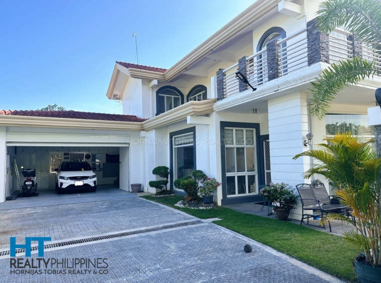 Parking - Big house and lot for sale in Villa de Mercedes with 4 bedrooms and 2 parking garage. Big lot.