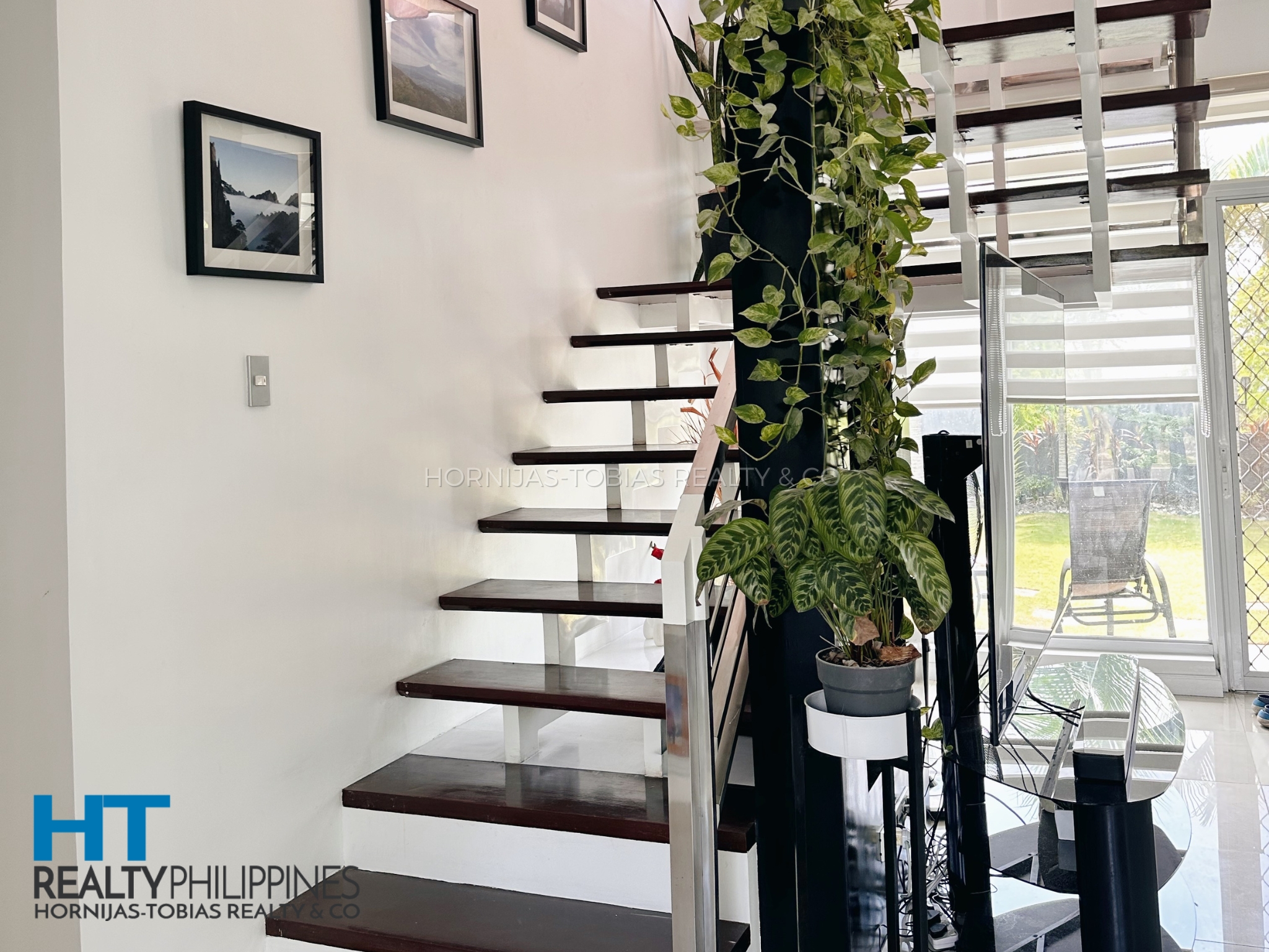 stairs - Big house and lot for sale in Villa de Mercedes with 4 bedrooms and 2 parking garage. Big lot.