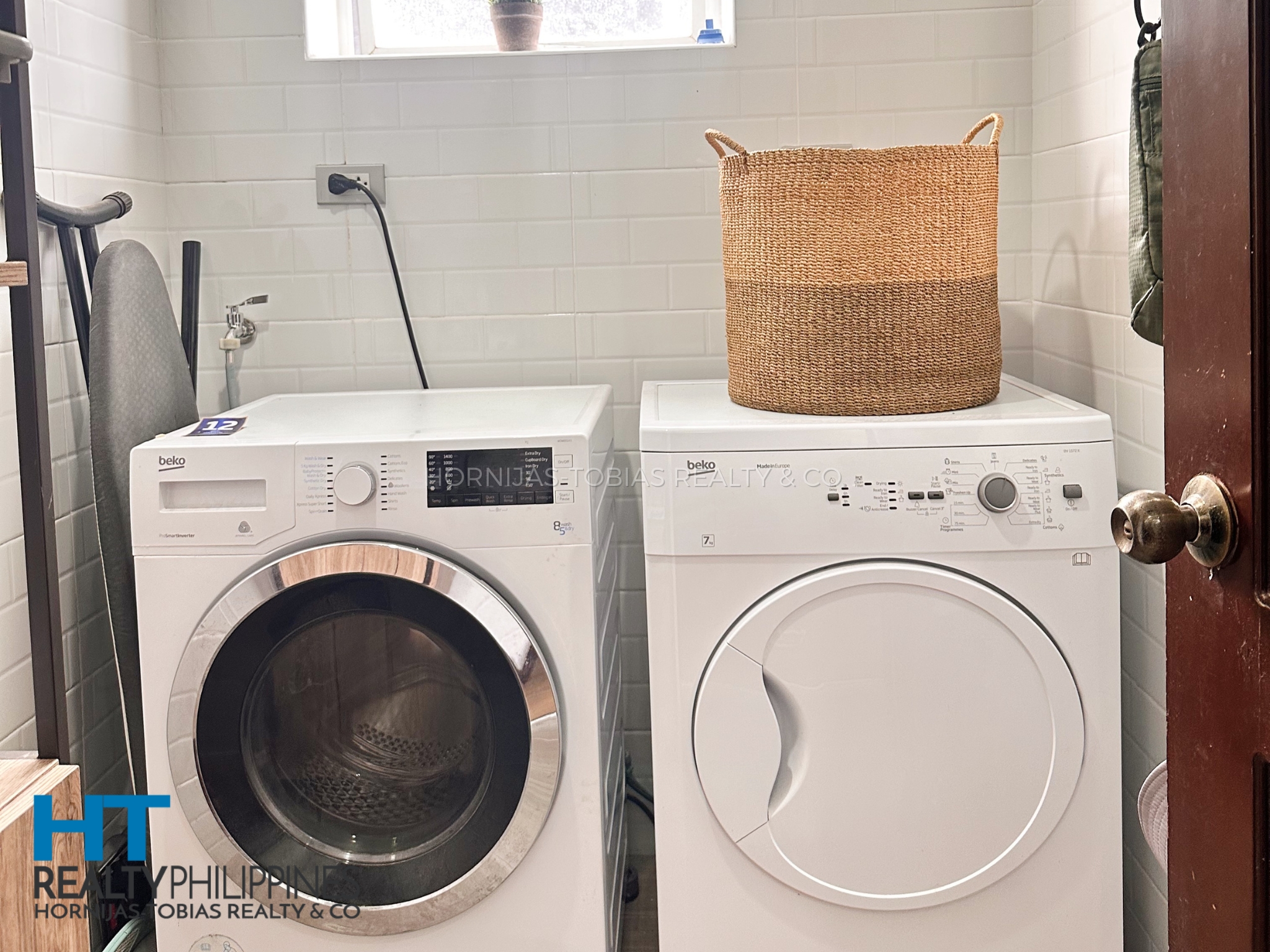 Laundry room - Big house and lot for sale in Villa de Mercedes with 4 bedrooms and 2 parking garage. Big lot.