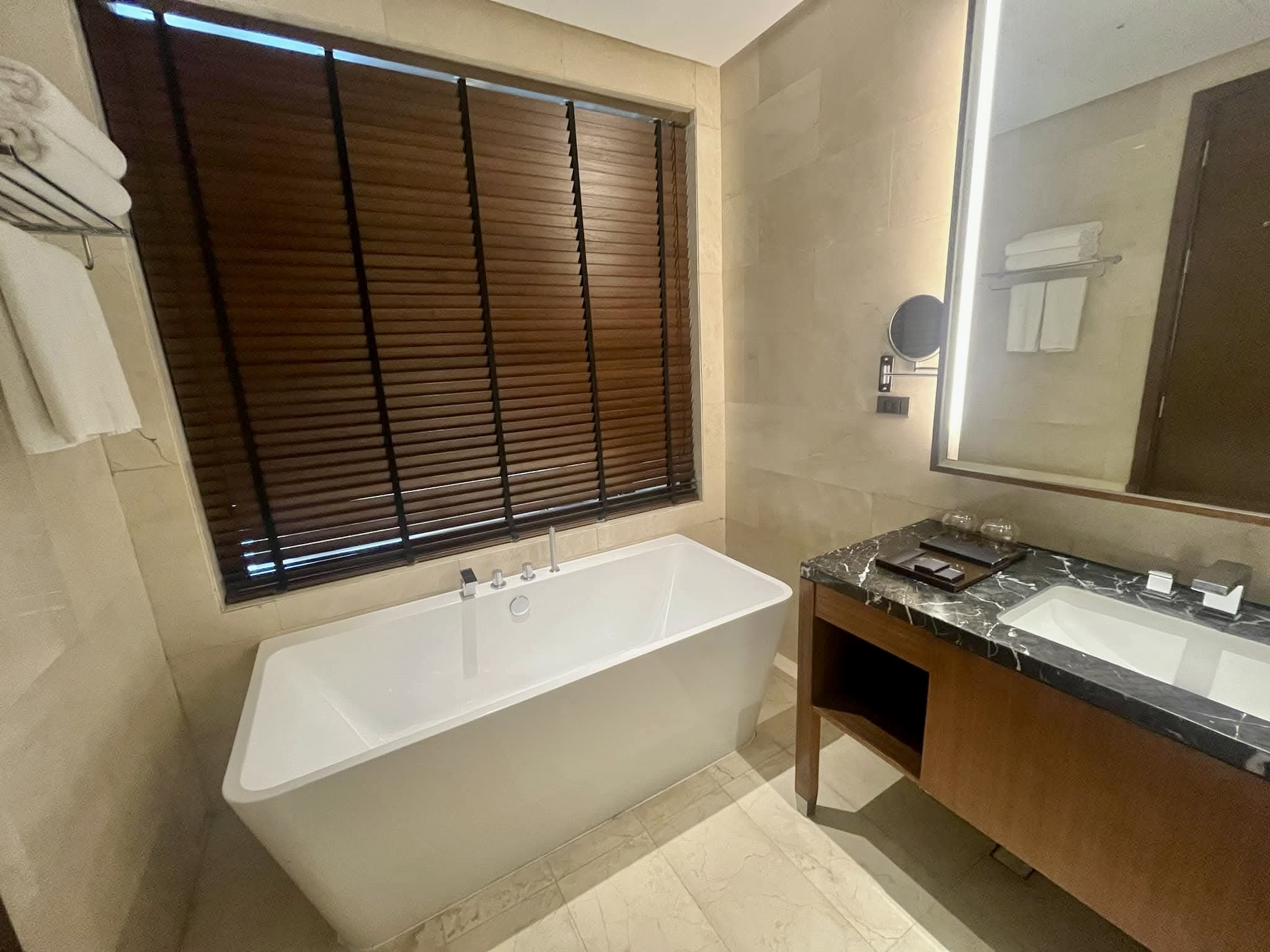 One Bedroom Oceanview Unit For Sale in Dusit Thani Residences - 5
